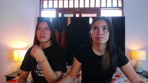 Snapshot of soffy_and_mia chatting on 12/17/25, 12:44 soffy and mia online show from 12/17/25, 12:44