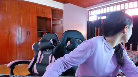 Snapshot of soffy_and_mia chatting on 12/20/25, 12:34 soffy and mia online show from 12/20/25, 12:34