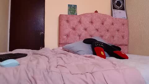 Soffy Moore online show from 01/09/26, 05:59