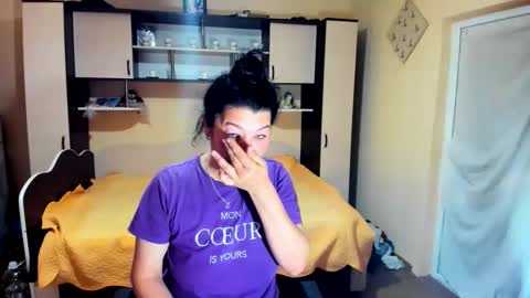 Snapshot of soffy_skye chatting on 06/05/26, 05:25 Soffy online show from 06/05/26, 05:25