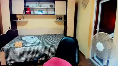 Snapshot of soffy_skye chatting on 07/17/26, 05:03 Soffy online show from 07/17/26, 05:03