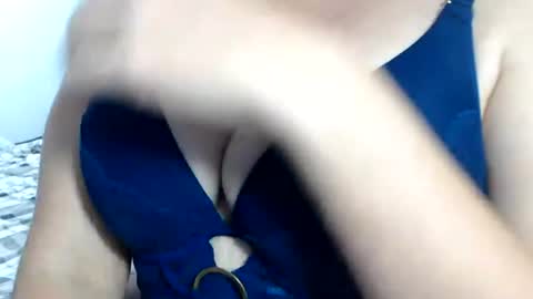 Sofa Castellanos online show from 06/18/26, 07:52