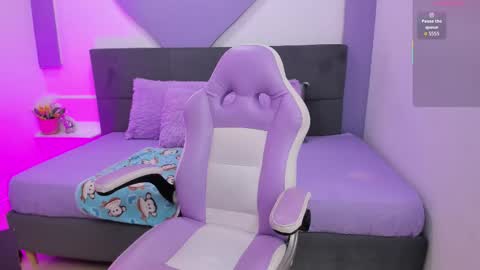 Snapshot of sofi_little2 chatting on 12/17/25, 06:36 Sofia online show from 12/17/25, 06:36