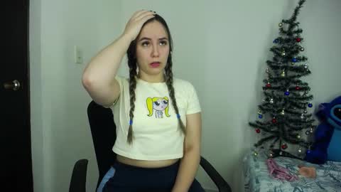 Snapshot of sofi_sweetcam21 chatting on 12/17/25, 08:42 LAURA SOFIA online show from 12/17/25, 08:42