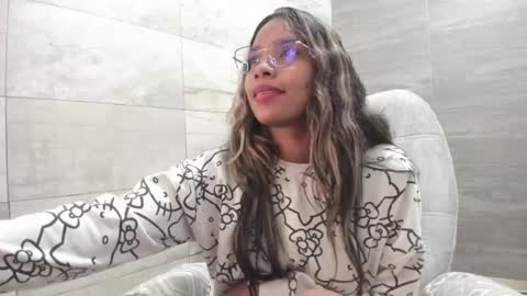 Snapshot of sofia86379 chatting on 03/11/25, 04:10 sofia86379 online show from 03/11/25, 04:10