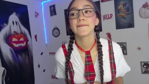 sofia_arango1107 online show from 10/13/25, 07:03