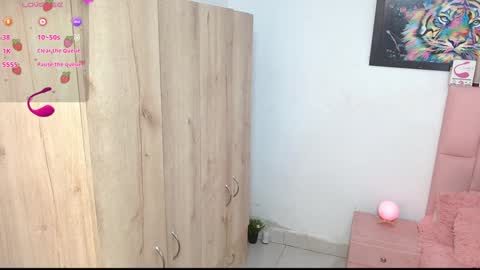 Snapshot of sofia_gold_ chatting on 01/24/25, 06:14 sofia online show from 01/24/25, 06:14