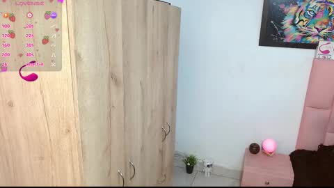 Snapshot of sofia_gold_ chatting on 02/15/25, 08:11 sofia online show from 02/15/25, 08:11