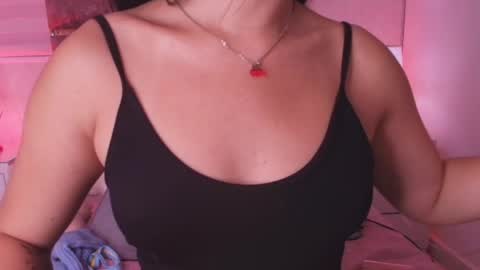 sofia gomes online show from 04/17/26, 11:57