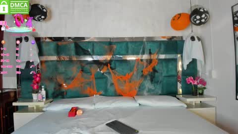 Sofia online show from 10/26/25, 01:06