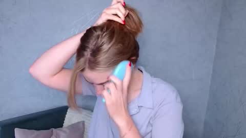 Sofia here online show from 09/19/25, 12:34