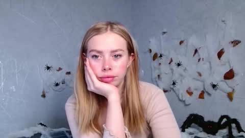 Sofia here online show from 10/15/25, 12:33