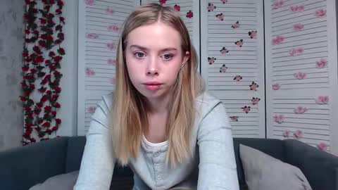 Sofia here online show from 11/21/25, 12:10