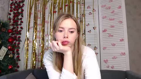 Sofia here online show from 12/17/25, 12:16