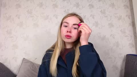 Sofia here online show from 05/13/26, 12:08