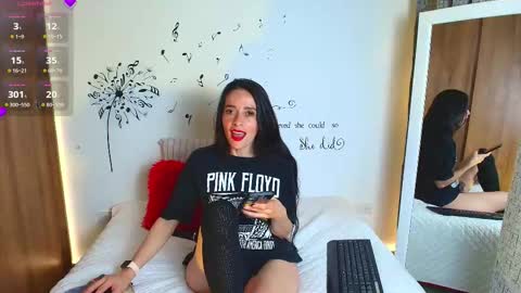 Snapshot of sofia_k_rock chatting on 11/26/25, 01:17 Sofia Kuleth online show from 11/26/25, 01:17