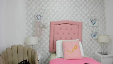 sofia_martinez9 online show from 05/30/26, 07:11