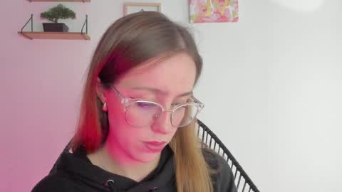 Snapshot of sofia_palacios_ chatting on 12/05/24, 02:42 online show from 12/05/24, 02:42