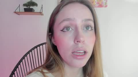 Snapshot of sofia_palacios_ chatting on 12/10/24, 02:38 online show from 12/10/24, 02:38