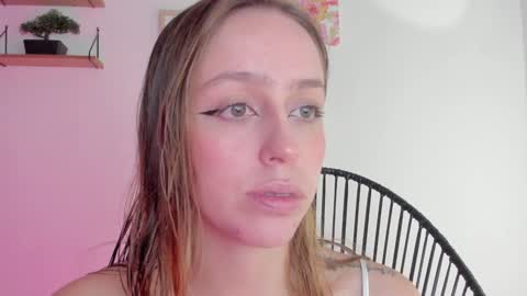 Snapshot of sofia_palacios_ chatting on 12/19/24, 02:56 online show from 12/19/24, 02:56