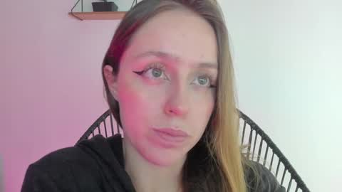 Snapshot of sofia_palacios_ chatting on 12/21/24, 06:19 online show from 12/21/24, 06:19