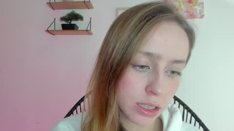 Snapshot of sofia_palacios_ chatting on 12/22/24, 04:17 online show from 12/22/24, 04:17