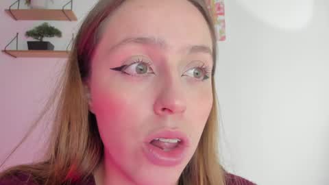 Snapshot of sofia_palacios_ chatting on 12/30/24, 05:58 online show from 12/30/24, 05:58