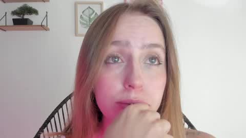 Snapshot of sofia_palacios_ chatting on 01/24/25, 07:19 online show from 01/24/25, 07:19