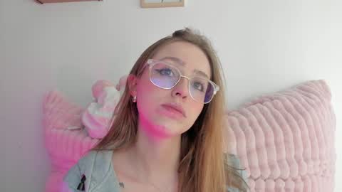 Snapshot of sofia_palacios_ chatting on 01/31/25, 04:03 online show from 01/31/25, 04:03