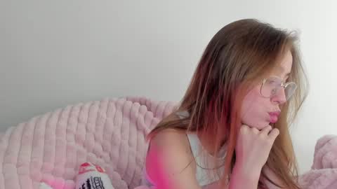 Snapshot of sofia_palacios_ chatting on 02/04/25, 05:53 online show from 02/04/25, 05:53