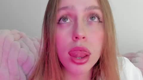 Snapshot of sofia_palacios_ chatting on 02/13/25, 04:43 online show from 02/13/25, 04:43