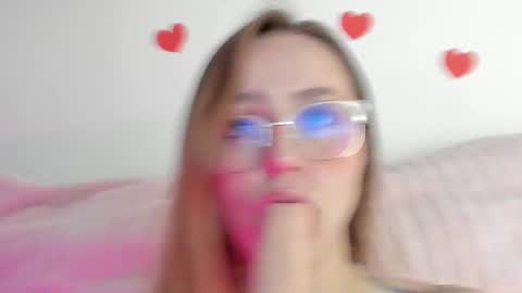 Snapshot of sofia_palacios_ chatting on 02/15/25, 04:03 online show from 02/15/25, 04:03