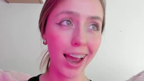 Snapshot of sofia_palacios_ chatting on 02/16/25, 06:54 online show from 02/16/25, 06:54