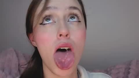 Snapshot of sofia_palacios_ chatting on 11/12/25, 03:51 online show from 11/12/25, 03:51