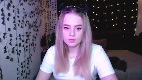 sofia_rosemary online show from 02/03/25, 12:47