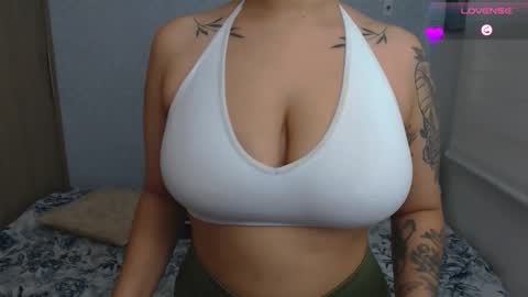 Snapshot of sofia_stonee1 chatting on 10/26/25, 05:52 kanella valery online show from 10/26/25, 05:52