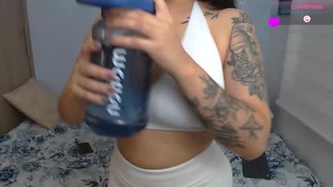 Snapshot of sofia_stonee1 chatting on 11/22/25, 05:45 kanella valery online show from 11/22/25, 05:45