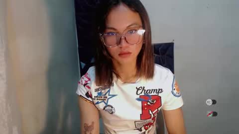 sofia_sweetheart18 online show from 11/11/25, 06:52