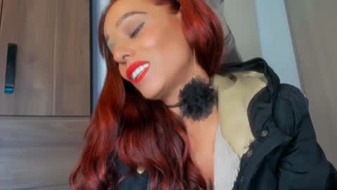 Snapshot of sofia_swett_03 chatting on 12/28/24, 06:28 laura online show from 12/28/24, 06:28