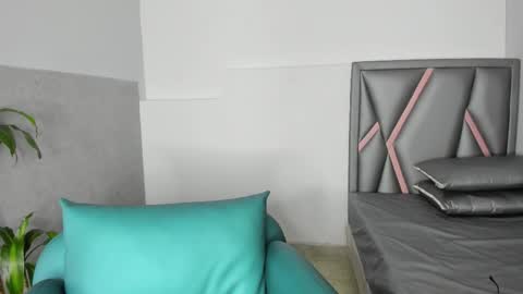 Sofa online show from 09/26/25, 11:58