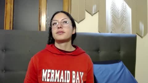 Sofa online show from 09/30/25, 11:15