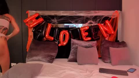 Snapshot of sofiaa_brown_ chatting on 10/29/25, 05:53 Sofia online show from 10/29/25, 05:53