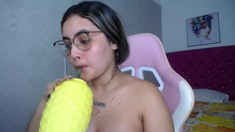 Sofia online show from 05/18/26, 04:07