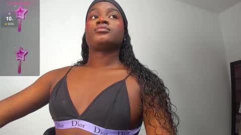 Snapshot of sofiabrouw chatting on 12/14/24, 12:12 Sofia online show from 12/14/24, 12:12