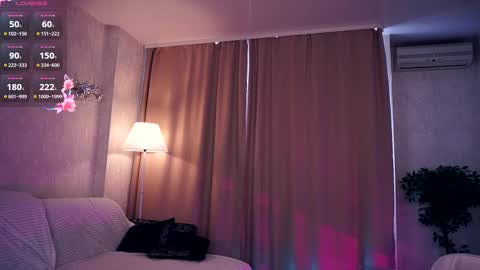 Hi My name is Sofia Welcome to my room Please thumbs up - its important online show from 03/07/25, 08:34