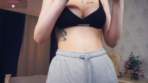 Hi My name is Sofia Welcome to my room Please thumbs up - its important online show from 12/23/25, 06:22