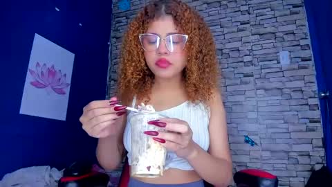sofiacastillo01 online show from 02/11/25, 01:20