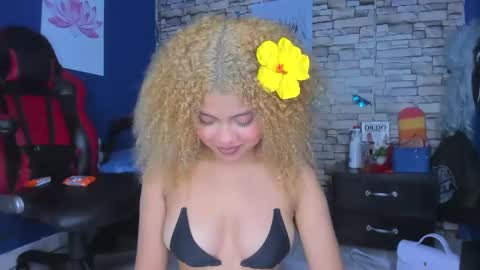 sofiacastillo01 online show from 02/21/25, 05:31