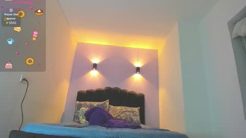 Sofia online show from 10/14/25, 04:13