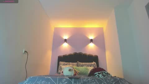 Sofia online show from 11/02/25, 02:47